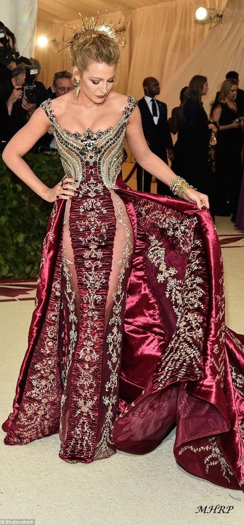 tiellai's tweet photo. per me blake lively resterà imbattibile fino alla fine dei tempi, qui (2018) toccò la perfezione #MetGala2021 https://t.co/EydgYahKtv