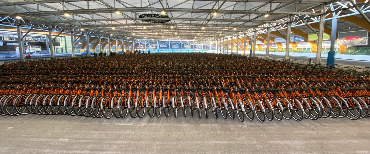 Cycling_Embassy's tweet photo. Last weekend, Formula One returned to Zandvoort for the first time in 26 years, with the hosting of the Dutch Grand Prix.

To avoid clogging up the streets and trains, guests were offered one of 2,000 @Gazelle_NL bicycles to pedal 45 minutes from Haarlem.

https://t.co/XEjMw8ogpn https://t.co/50cqL0UPiB