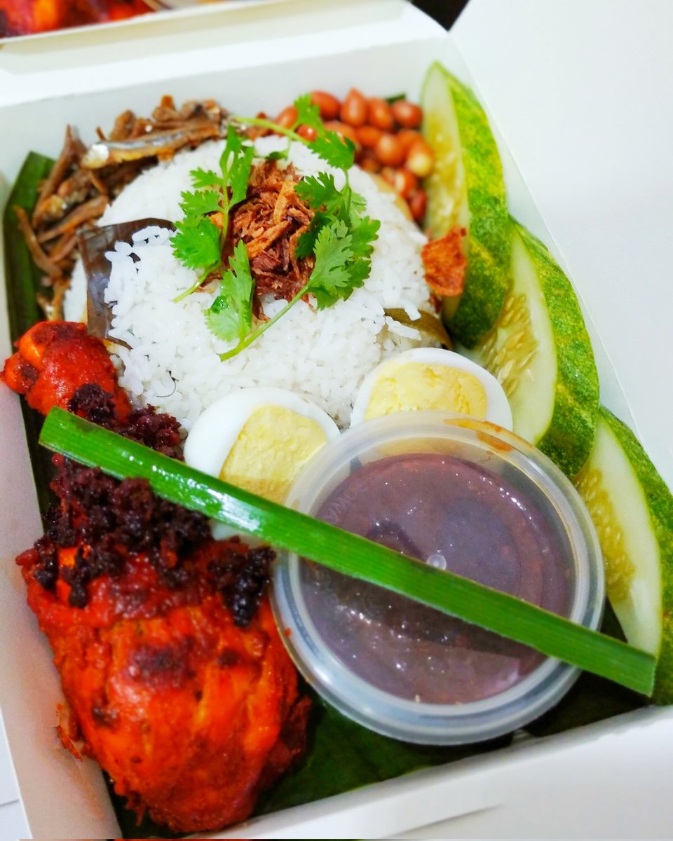 djoypeter's tweet photo. Hungry and hankering? Order this. RM15. Only at @santanxsambal. Service with pleasure. A kitchen to table offering with delivery (charges apply). #SXS ❤️

https://t.co/l1UxeaL4ZG (Chef DJ PETER) https://t.co/OtsMK2IuNT