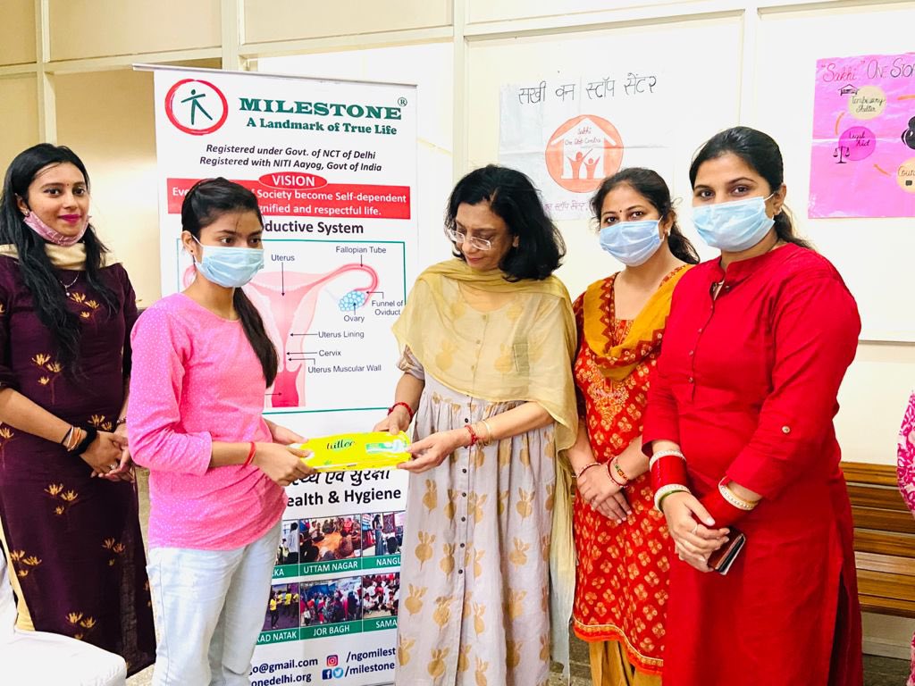 SULM_Delhi's tweet photo. NULM New Delhi District along with Mahila Shakti Kendra organised an Awareness camp in the #OneStopCenter of #Samalkha for the women of SHGs, creating awareness about various women welfare schemes and hygienic health practices among women. 

#DMNewDelhi
#shg
#health
#MinistryWCD https://t.co/2TwdCSWkRb