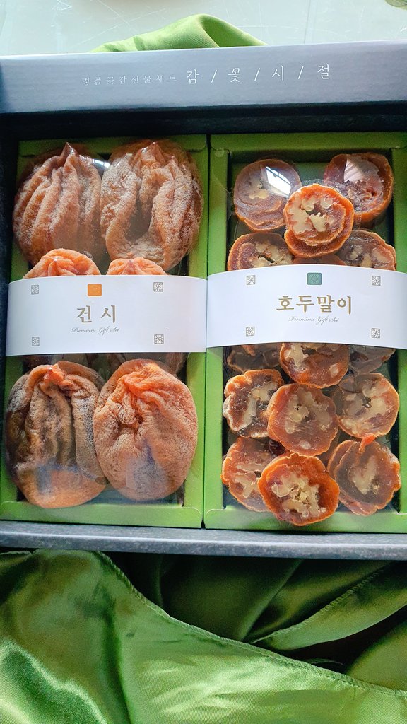 1chaOlym's tweet photo. 출판사에서 추석 선물을 보내주셨습니다 감사합니다 열심히 집필하겠습니다!ㅇ0ㅇ♡ https://t.co/SI0FodtqLo