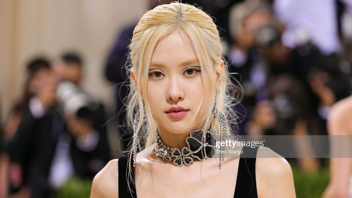 melika_kv's tweet photo. @MasoomeSh1 ROSÉ AT THE MET GALA
블랙핑크 로제 #ROSÉ #로제 
@BLACKPINK https://t.co/bmcczg9KOW