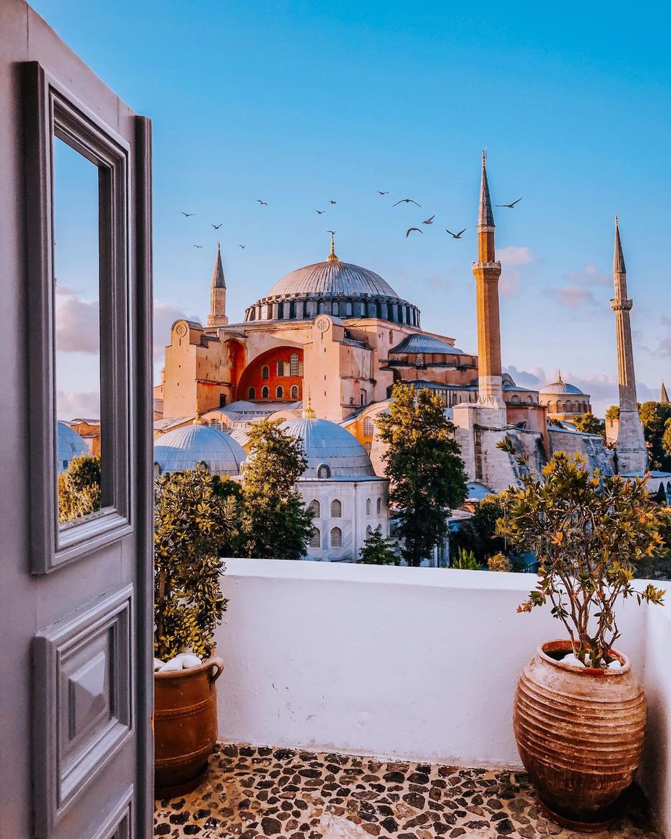 weloveist's tweet photo. No words needed. Only lots of ❤❤❤ 
Have a great day from Istanbul! 

Taken by mrhasanakbas https://t.co/xtLGi3QrdZ