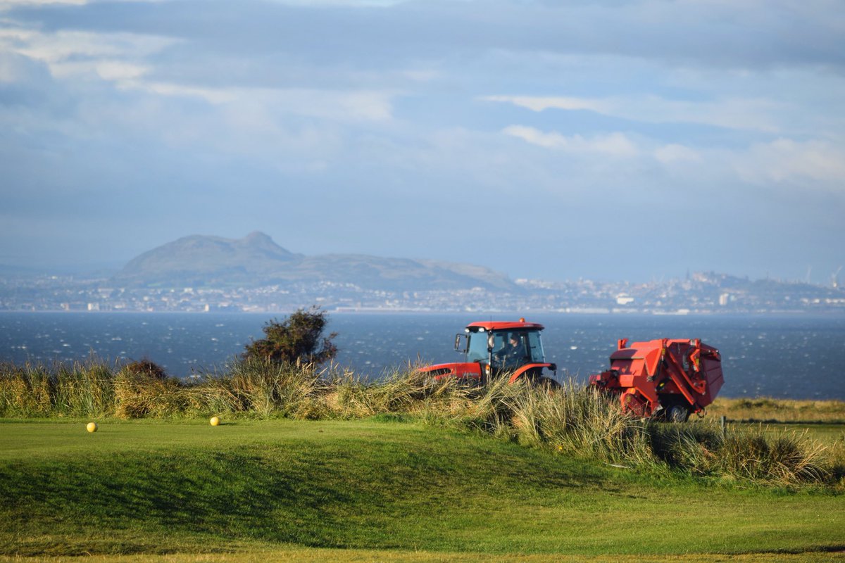 GullaneGolfClub's tweet image. 👏🏼| We’d like to show our appreciation for our wonderful team of greenkeepers on international #ThankAGreenkeeper Day! 

A huge thanks to @gullanegreens and his dedicated, talented and hard-working staff for their efforts in giving us three courses in such superb condition.