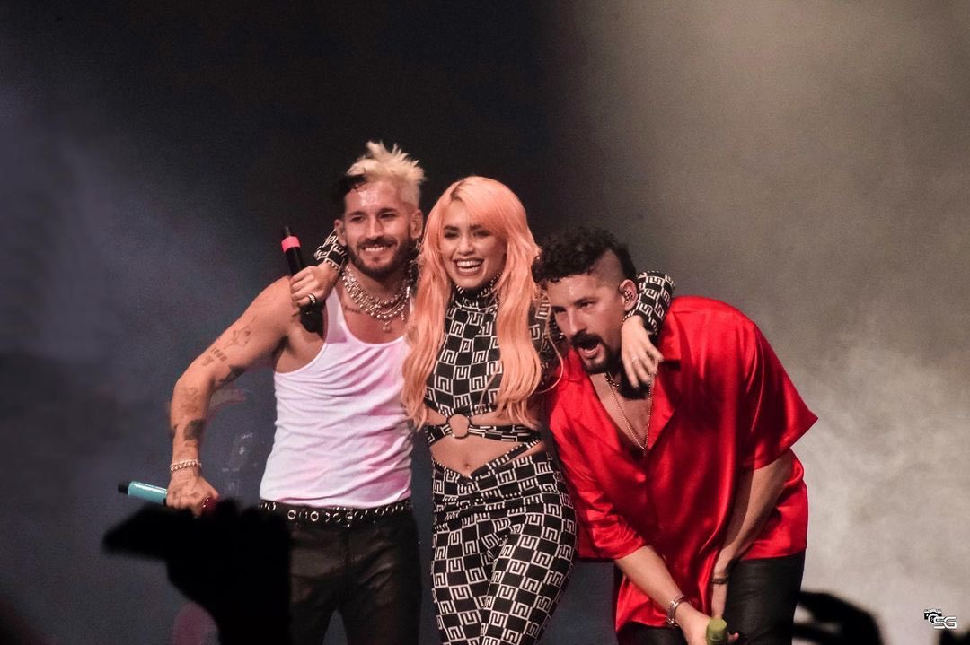 liaxespos's tweet photo. Lali con Mau y Ricky en el Gran Rex🖤✨ https://t.co/276R8BZECP