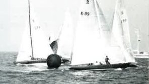 30 years ago in 1991 the <a href="/RTYC1775/">Royal Thames YC</a> newsletter wrote a lighthearted report on the #SixMetre World Championships held in Torbay that September. Visit 6metrearchive.org/the-archive/ro… to read about a stolen and subsequently sunk windward mark, a woman with a broken leg and a boat on fire! 😯
