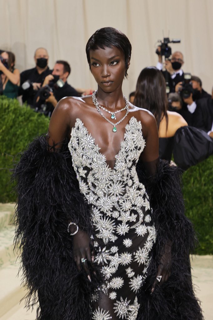 “billie carried the met gala” no anok yai did
