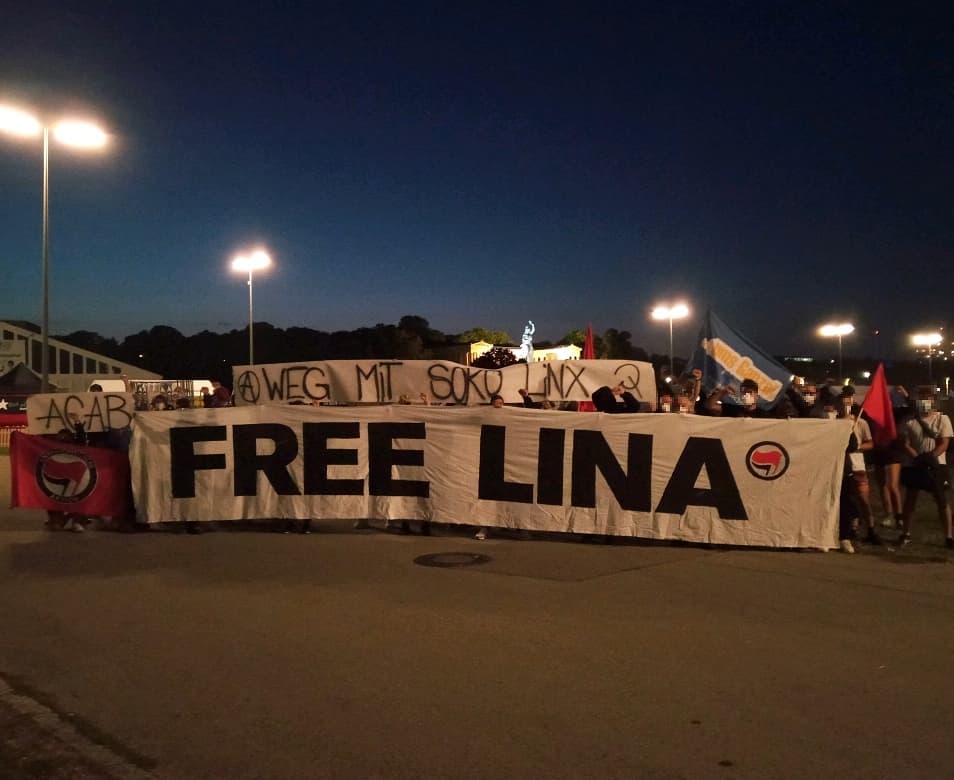 m_redical's tweet photo. Nachdem wir letztes Wochenende mit #BlockIAA erfolgreich waren, geht es kommendes Wochenende weiter: Komm mit am Samstag nach Leipzig auf die Straße gegen die andauernde staatliche Repression! Wir sind alle Linx! #FreeLina
.
📸: @eklat_ms
#antifa https://t.co/h6APM2ly7a