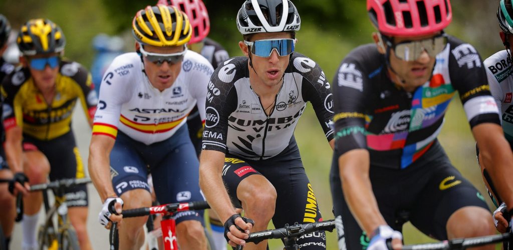 WielerFlitsBE's tweet photo. George Bennett nog twee keer te zien in tenue van Jumbo-Visma https://t.co/XGwpiy4DTb 

#GeorgeBennett #GiroDell’Emilia #UAEEmirates https://t.co/5H5iCw0hZ2