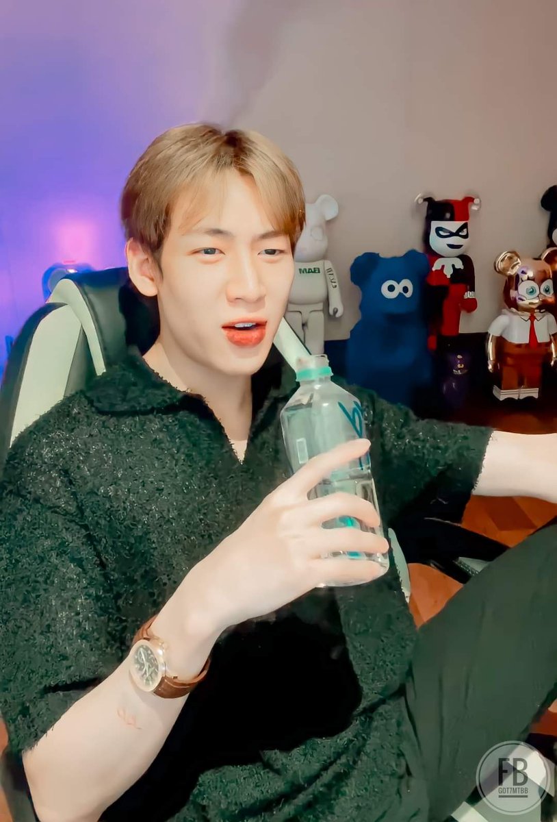 gaga283g7's tweet photo. Love Bambam 🎀🎁💚

#ภูมิใจได้รักกันต์ #Bambam #GOT7 @Bambam1A @GOT7Official https://t.co/GDklgP71v5