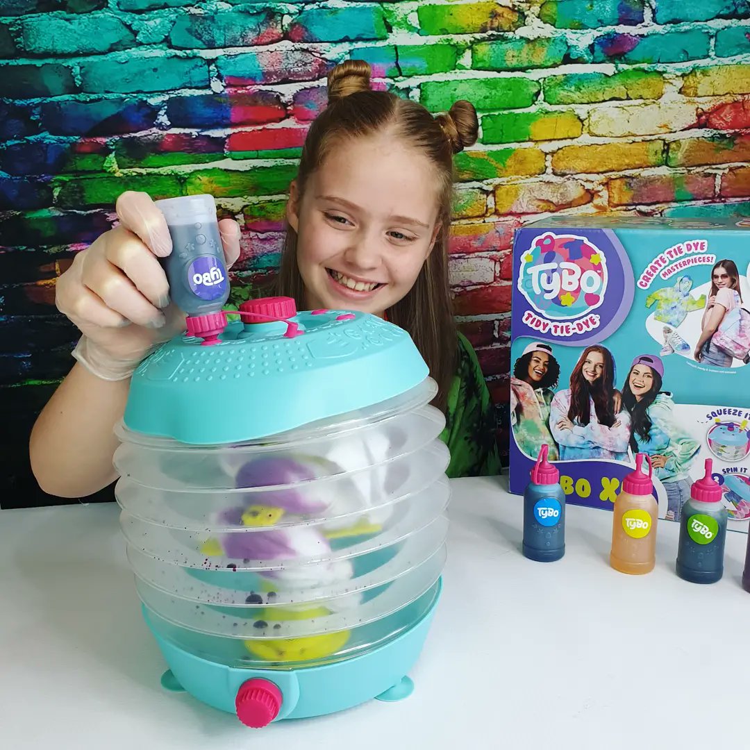 MMoonicorn's tweet photo. Ad Tie-dye on a Tuesday?? Yes why not!!
The Tybo XL is so easy to use and is also mess free!
How cool are my tie-dye tee shirts that i made?!
Available from @SmythsToysUK
@Mookietoys #tyboxl #tiedye #tuesday #toys #review #smythstoys #new #tybo
@Norton_PR https://t.co/TYOSRtGaKW