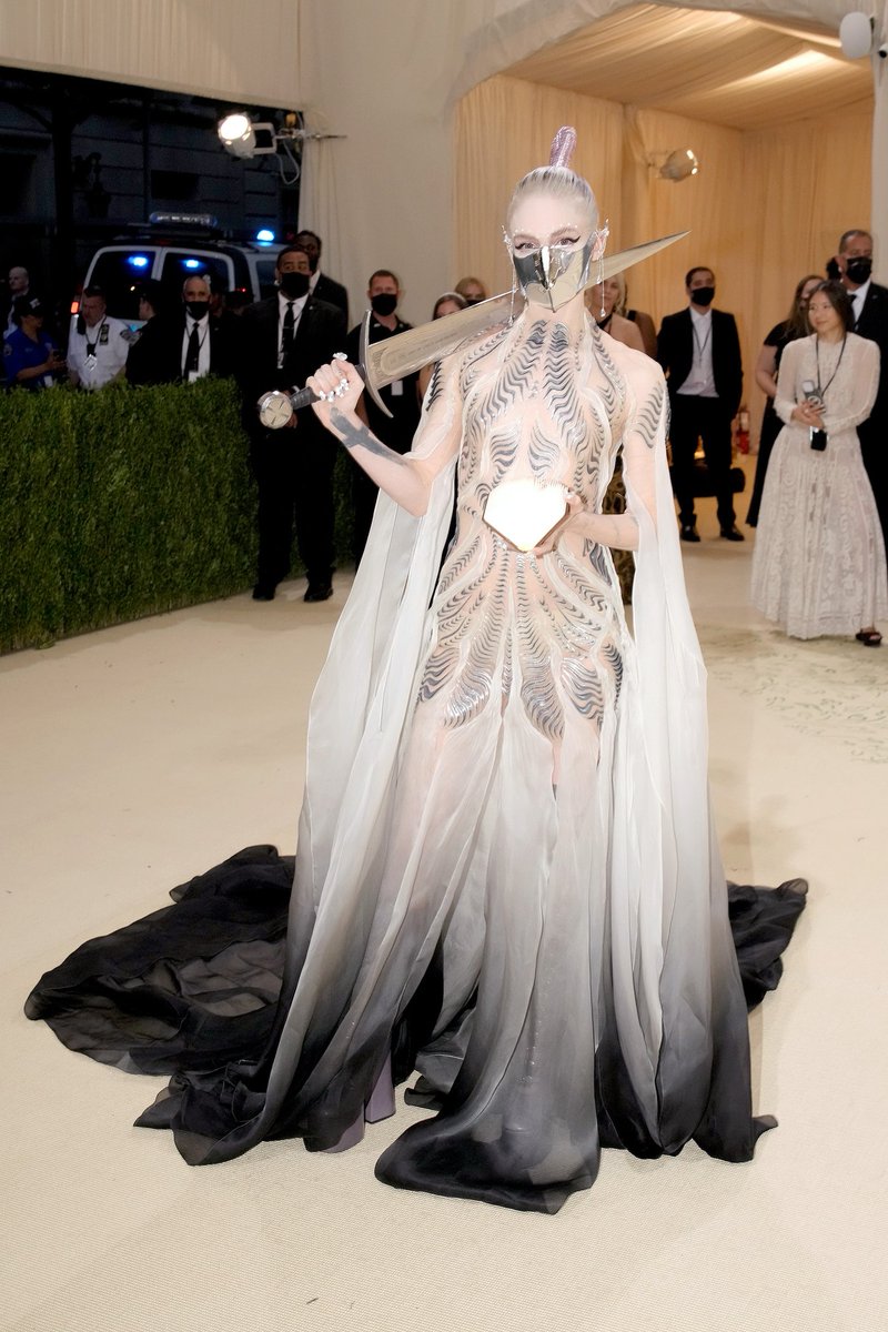 Meraonmars's tweet photo. @Grimezsz at the Met and then at the afterparty looking like an ethereal e.t. warrior goddess has given me enough inspiration for a year of painting. The commentary in carrying a medieval replica sword made of a recycled Colt AR-15A3 effed my mind. https://t.co/KeZNCKEIYm