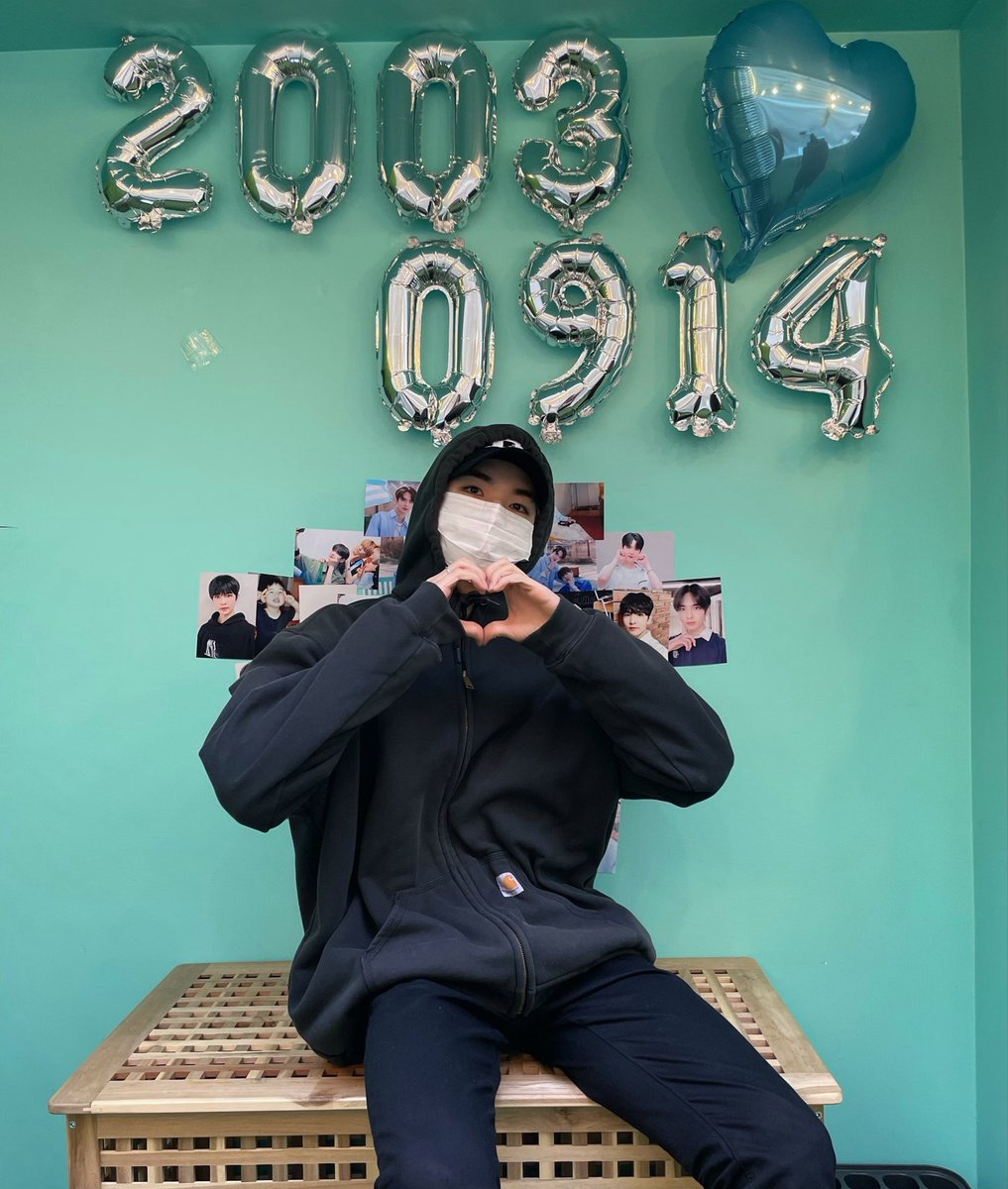 epexvitythinkr's tweet photo. happy birthday to mu loml <3333 https://t.co/BBYE60pzda