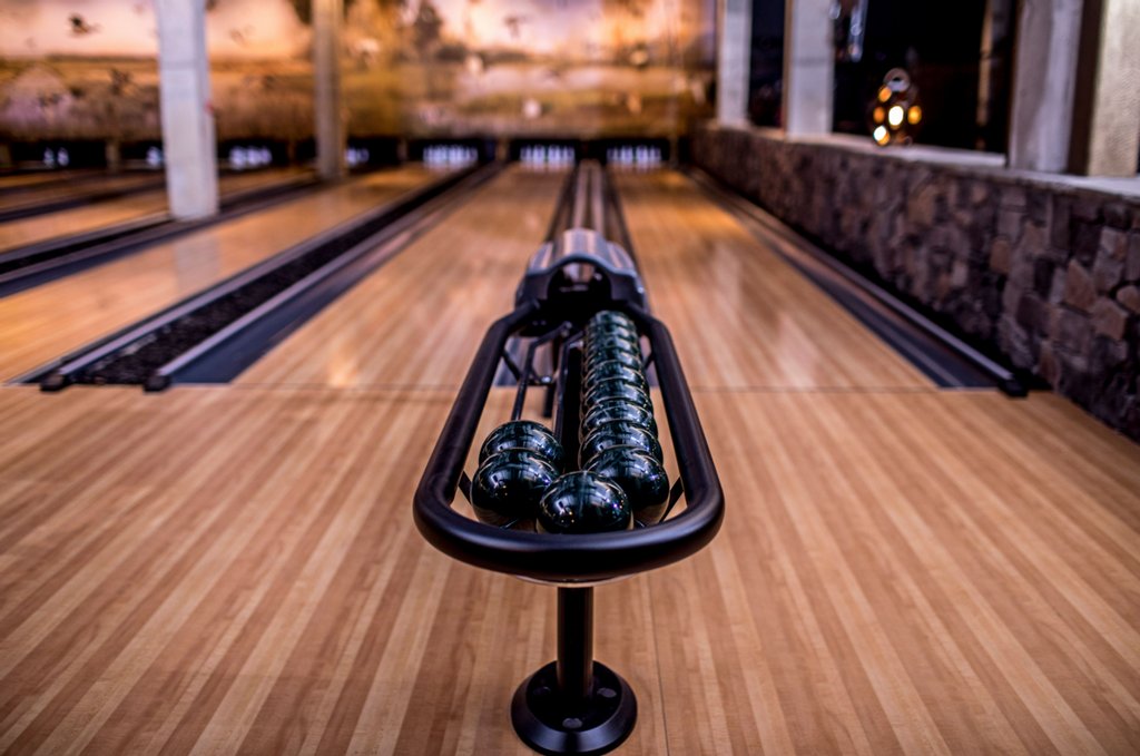 PaintedDuckATL's tweet photo. Small balls and pins! That's what we're about! 🙌 Come get some Duckpin bowling in when our doors open at 5 today. 👊 #gamechanger #smallballs https://t.co/iBgmExAo0O
