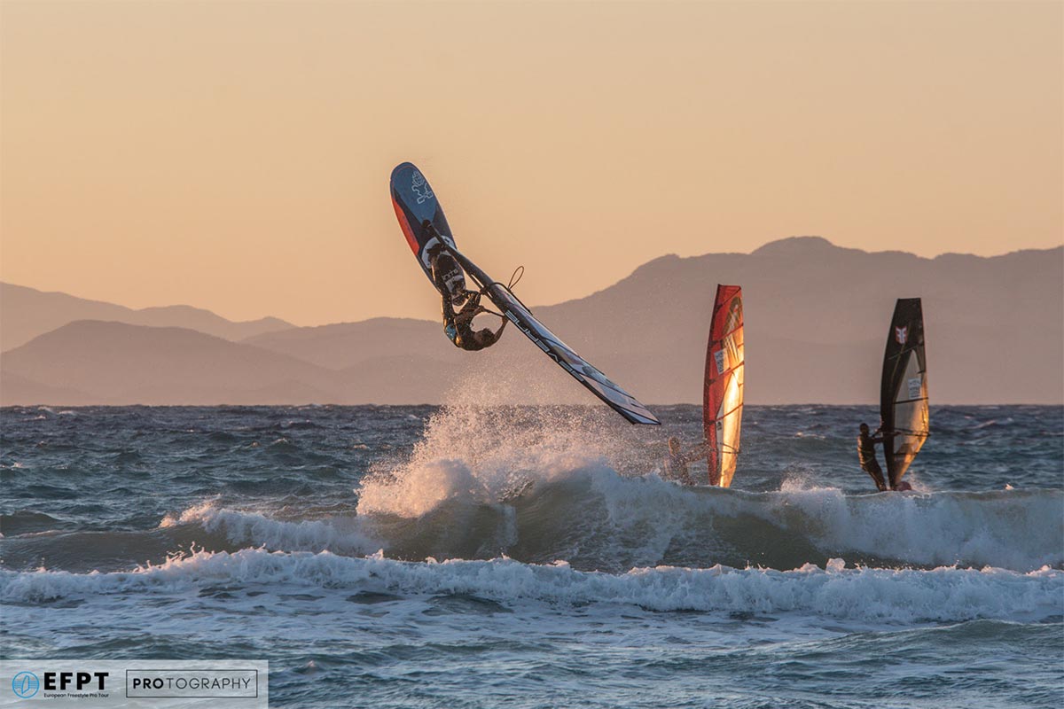 WJTweets's tweet photo. Du spectacle à Theologos en Grèce ! - https://t.co/VP5UFNSRJe
#windsurf #windsurfing #EuropeanFreestyleProTour #EFPT #Theologos #MaaikeHuvermann #LennartNeubauer #AmadoVrieswijk #Windsurfjournal
Plus d'infos sur https://t.co/CzckfM7zYj https://t.co/F1Z6lUkakX