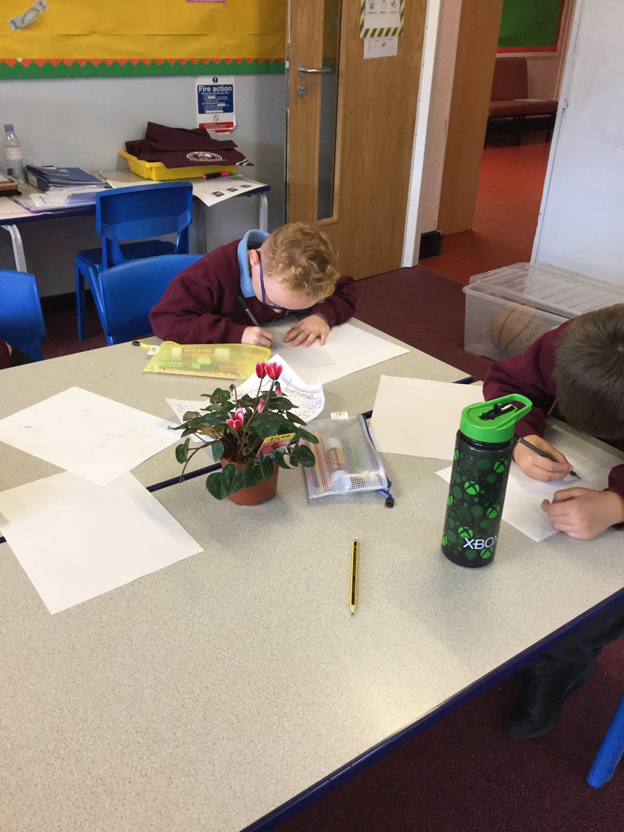 Year3HolyFamily's tweet photo. Year 3 enjoying drawing plants xxxx https://t.co/DyeTAOpRlc