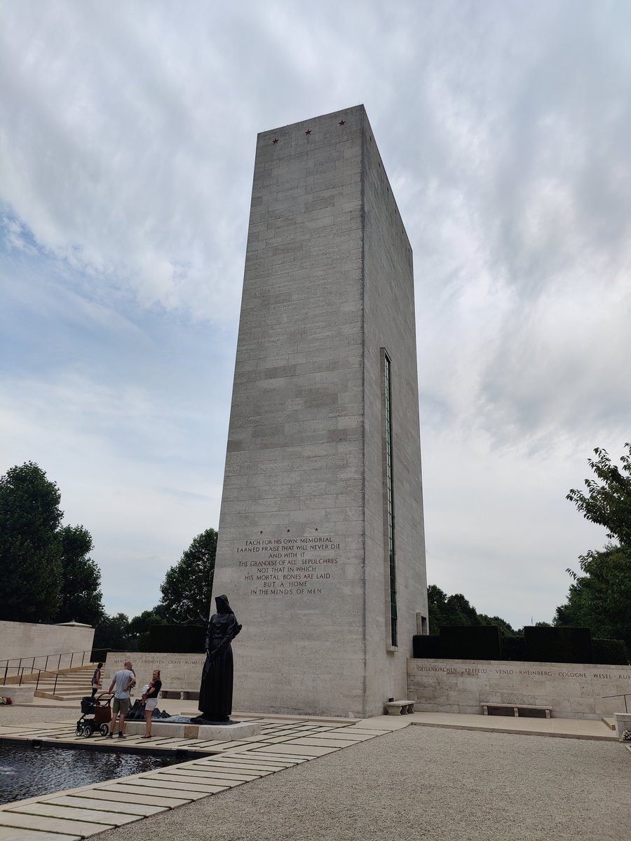 Its_Decibel's tweet photo. American Military WW2 cemetery &amp; memorial
Margraten, The Netherlands

Speechless... 

#worldwar2 #WW2 #americanarmy https://t.co/LIIILFGJLg