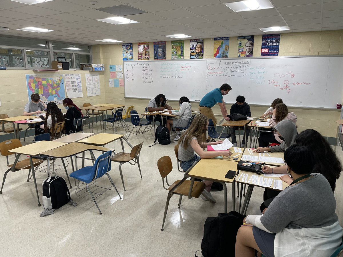 vbcoachrobinson's tweet photo. Novice teacher working with kids on a sort about the Declaration of Independence! #standardofexcellence #PHEARCE #avid @Cemken1 https://t.co/DlpESKr217