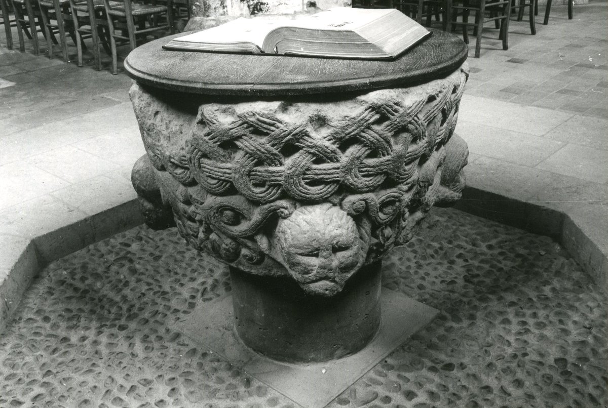 Nouvel article sur le Carnet de recherche de la photothèque " De pierre et d'eau. Le Moyen Âge et les fonts baptismaux ". A lire ici :

phototheque.hypotheses.org/182