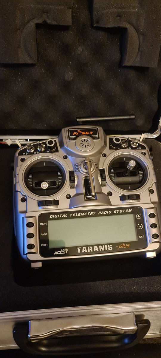 OperAsians's tweet image. Any of my twitch friends flies or wants to fly drones? I'm getting my old stuff out. And I'm looking for someone to fly with.