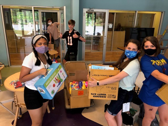RainbowVillage1's tweet photo. Have you ever wanted to become involved at Rainbow Village, but didn't know how? We offer a wealth of #volunteer opportunities that have a direct impact on our mission to provide Help, Hope, Housing and Healing to families experiencing #homelessness: https://t.co/PaqCNbZo1G. https://t.co/5NNrFRaDsw