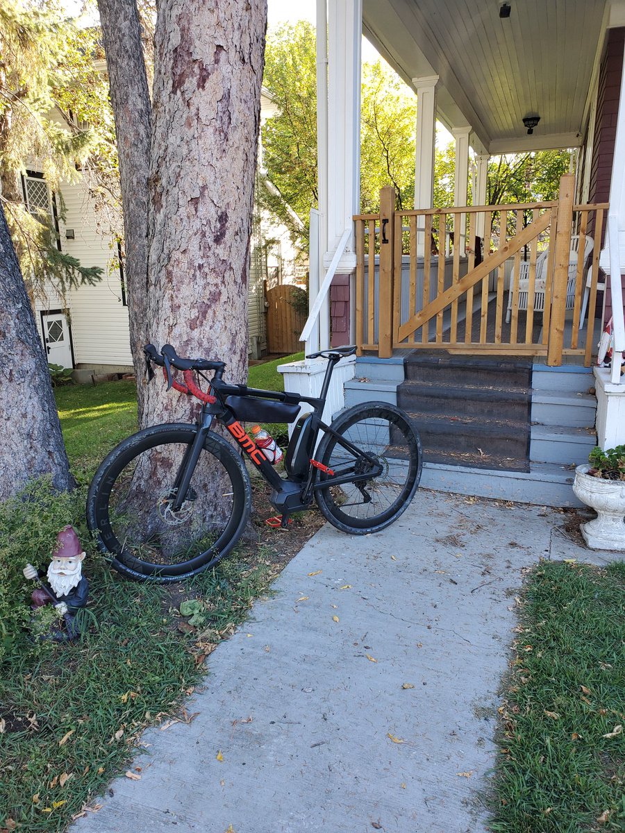 yycbikeguy's tweet photo. Lots of truth here.  For me traveling by bike allows me to see and take in all the things, at a nicer pace.  Drivest mentality is toxic.  Here are five words that I associatiate with car.  Lazy. Ignorant  Obese. Obnoxious. Unnecessary #ClimateCrisis #yyc #yyccc #yycbike #imanass https://t.co/aUVhSd3JAe