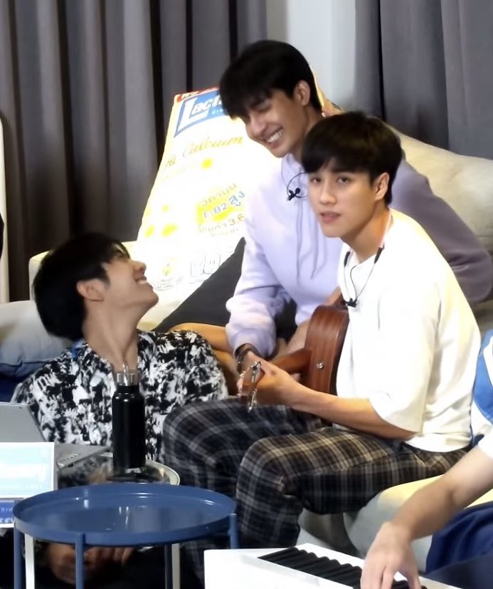 ajjjktnw's tweet image. #SaveNeo 👀😂 

@Nneo_neos @Neobaseofficial #GMMTVSafeHouseDAY2