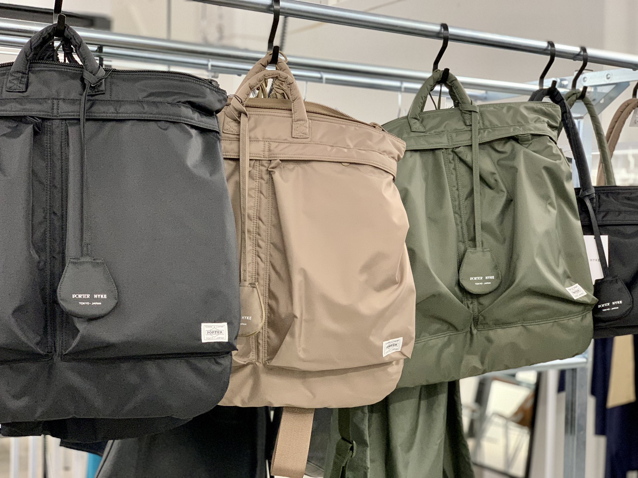 PORTER × HYKE HELMET BAG (SMALL) Olive | myglobaltax.com PORTER × HYKE HELMET BAG (SMALL) Olive | myglobaltax.com