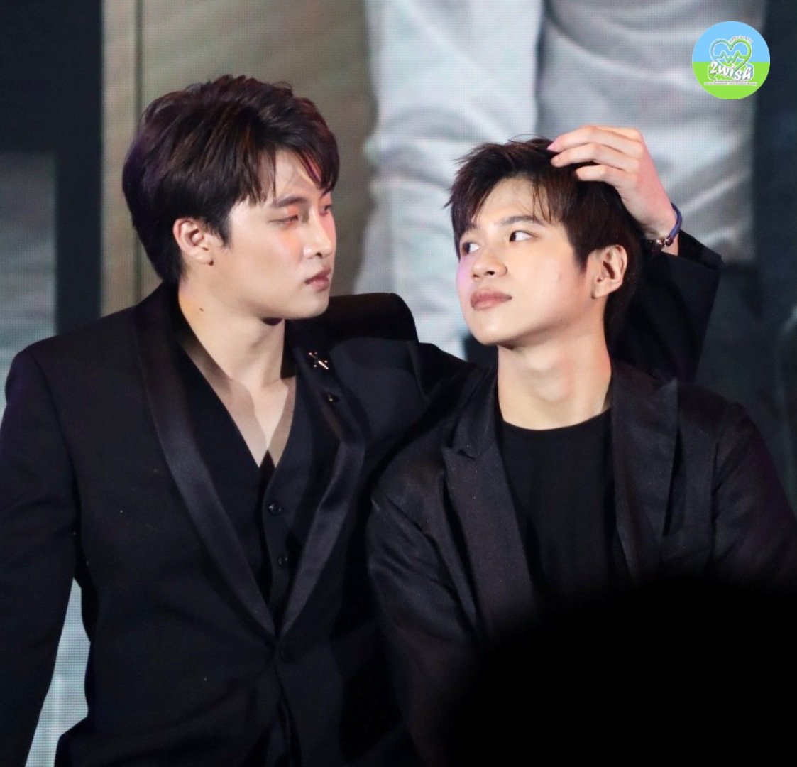 2wish_Official's tweet photo. หลงทางมันเสียเวลา แต่หลงมาสบตา ระวังจะเสียการทรงตัว ฮิ้ววววว ~

#หลงมีนแปลนไม่ไหวทำไงได้ https://t.co/QJWryjvE80