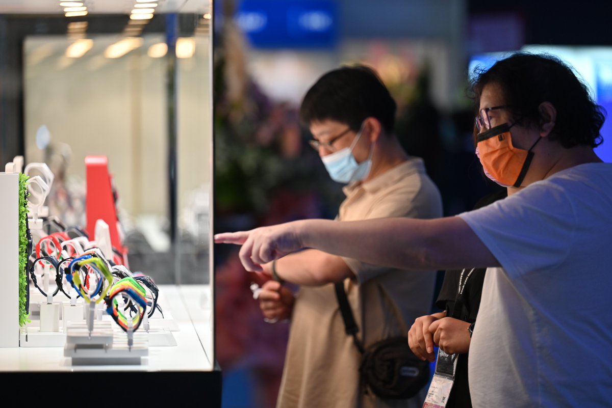 hktdc's tweet photo. Recovering purchasing power of customers (42%), #eTailing (35%) present the biggest opportunities said survey respondents. #HKWatchClockFair https://t.co/FS4adStSzJ