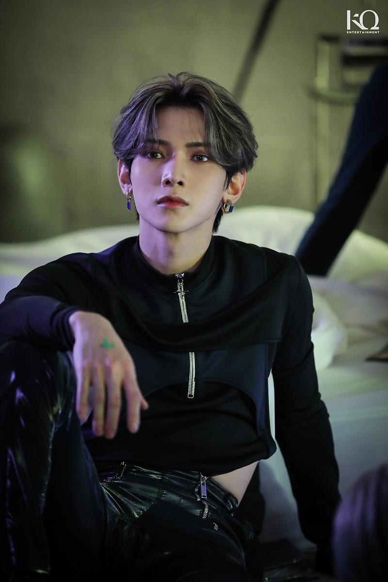 EB0YSANG's tweet photo. kang yeosang from ateez everyone https://t.co/1jScZr3ues