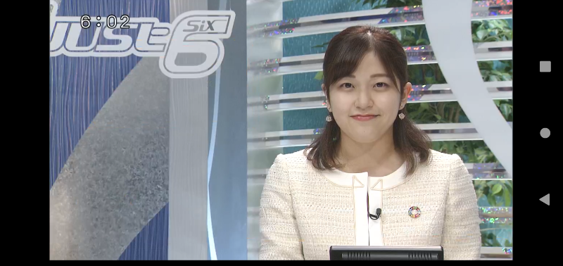 yokosasakun's tweet photo. #群馬テレビ #just6
群馬テレビのアナウンサーが付けている、浮輪型？のブローチはなんなのだろう？ https://t.co/EUG3yyxsez