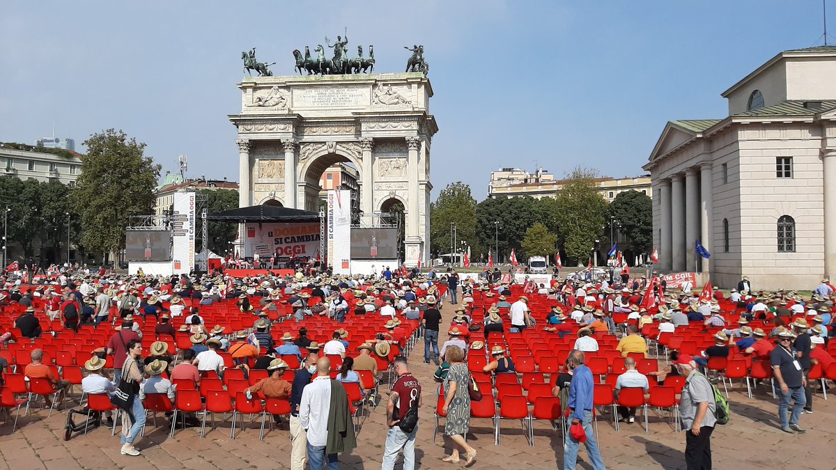"Quando, pur lavorando, si è poveri, significa che c'è qualcosa che non va. Questo Paese non si può cambiare senza il mondo del lavoro o contro il mondo del lavoro."  #IlDomaniSiCambiaOggi