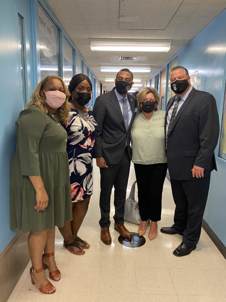 BPGibson2025's tweet photo. Grateful to visit MS 181, with @DOEChancellor @jamaaltbailey and Principal Warnock on the First Day of School. Wishing our students and educators the very best of luck this school year! 🍎🍎🎒🎒#Bronx #CSD11 https://t.co/6WvbrTAR9p