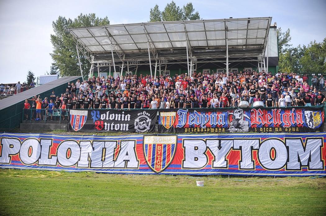 SportSlaski's tweet image. W obozie @PoloniaBytom wciąż nie ma mowy o spokoju ❌⚽Bytomianie w niedzielę przegrali już czwarty mecz w tym sezonie i cały czas znajdują się daleko od III-ligowej czołówki. A frustracja kibiców tylko narasta.

➡️  sportslaski.pl/artykul/poloni…