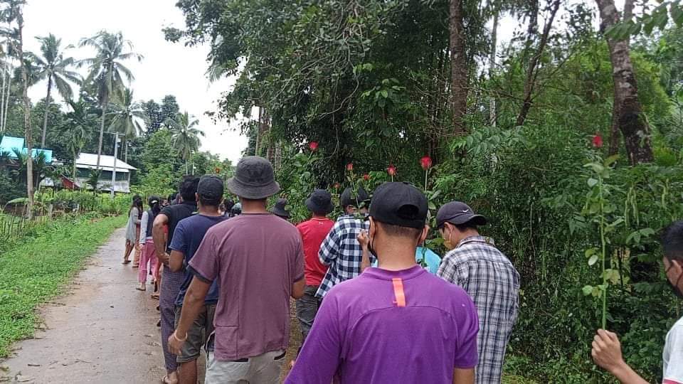 LeeDam_3's tweet photo. Women-led anti-coup protest march was held in #Thayetchaung Tsp despite the difficulties.
#UN_NoProcrastination
#KyawMoeTunRepresentsMyanmar
#AcceptNUG_RejectMilitary
#Sep14Coup 
#WhatsHappeningInMyanmar https://t.co/XP9DN1Fx0I