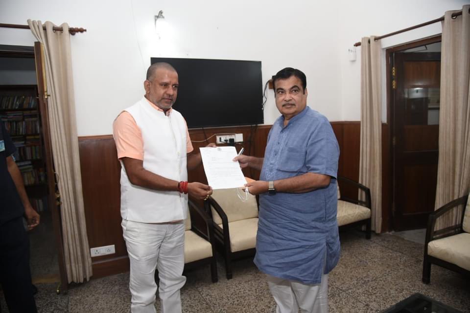 _Randhir_singh's tweet photo. आज दिल्ली मैं माननीय मंत्री @nitin_gadkari जी से मिलकर 114-A सारठ देवघर पथ से  नारगी मोड़ चित्रा दुलदुले मोड़ होते हुए जमताडा तक एवं एनएच 114-A सारठ से बदियामोड़,पालोजोरी होते हुए बगदाहा गोविंदपुर साहिबगंज एसएस तक पथ को एनएच में परिवर्तित करते हुए स्वीकृति की  मांग की है ! https://t.co/RaxsUN8MtA