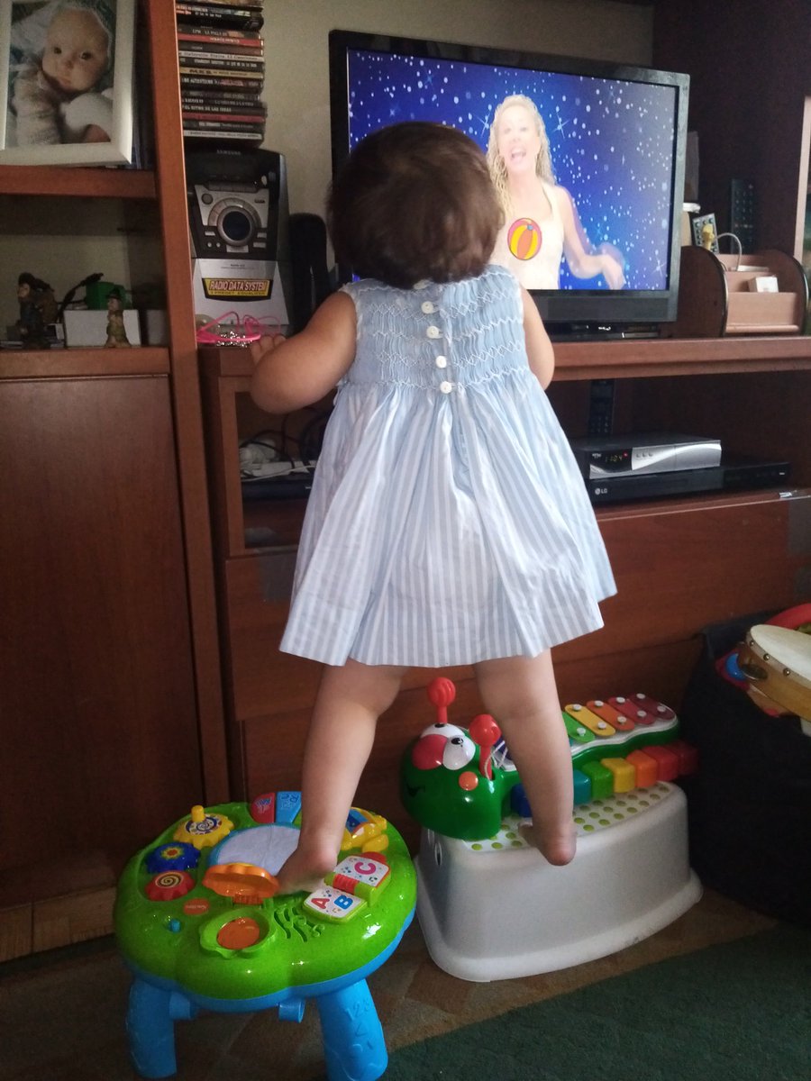 DevaPrueba's tweet photo. Alegría y energía mañanera. Viendo @SHOW_DE_SUSANA en primera fila💃🤦‍♀️😂

#Alegría #Energia #BuenosDias #Martes #SindromeDeDown #Avilés #NuestroAvilés #Avileseando #Asturias #ElCromosomaDeDeva #DownSinMitos #DownSinLimites #HacemosInclusión #CambiandoModelos #CambiandoMiradas https://t.co/A7tyB8UNrW