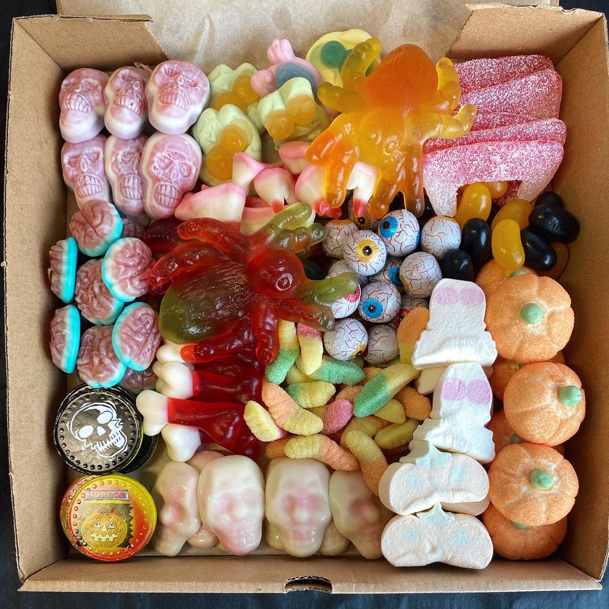 EmJeffo6's tweet photo. Message to order your Halloween treats… 
Limited stock available! 

Check out Hello Sugar on Facebook or _hello_sugar_ on Instagram. https://t.co/CjFDmh2hUL