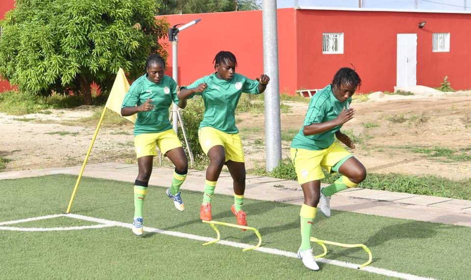 Fsfofficielle's tweet photo. 📸 Les #Lionnes du Sénégal 🇸🇳 en pleine préparation pour les deux matchs amicaux contre le Cap vert 🇨🇻  les 15 et 18 septembre 2021. 
📍CDT Jules François Bocandé de Toubab Dialaw
⚽️ WAFU ZONE A https://t.co/Fd0utW9EUk