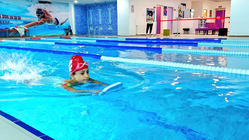 UONarlidere's tweet photo. 2-C sınıfı öğrencileri bugün yüzme dersinde ayak çırpmayı ve board kullanmayı öğrendiler.🔝🏊🏻‍♂️🏊🏻‍♀️
#UğurdaAktifYaşam https://t.co/rxfbjU3yA0