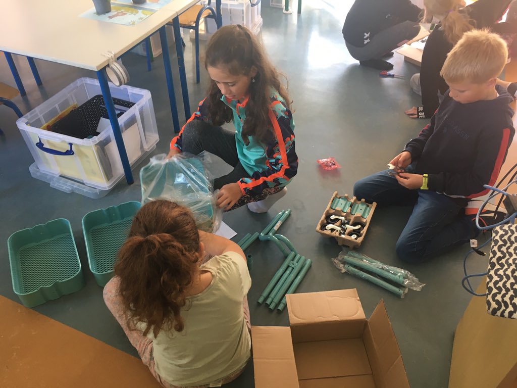 smnbereisland's tweet photo. Who will make their trolley first? #maths #problemsolving #authentictasks #BereIsland @PDSTPrimarySTEM https://t.co/o3R9ZWyDSf