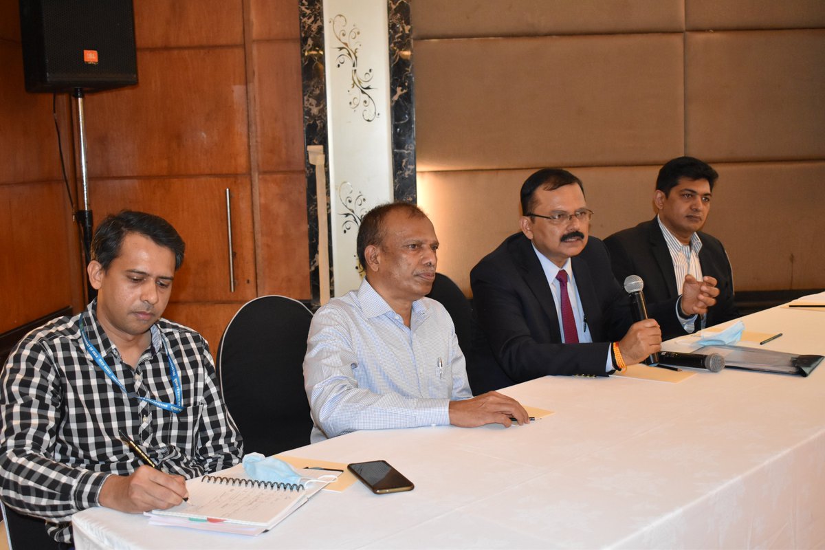 pibchennai's tweet photo. Sh Vijoy Kumar Singh, Addl Secretary, Ministry of Textiles addressing media at Chennai, Tamil Nadu, today, on Production Linked Incentive (PLI) Scheme for the Textile Industry approved by Cabinet on 8 Sept 2021
#PLI4Textiles
@TexMinIndia @PiyushGoyalOffc @PIBTextiles @PIB_India https://t.co/UMa48vABVI