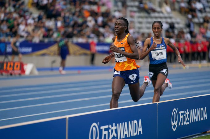 Ikiriho's tweet photo. 🏃🏿♀️Après avoir remporté la #WDLFinal à #ZurichDL🇨🇭, la #Burundi🇧🇮-aise @FrancineNiyons4 s'aligne ce mardi sur les 2000m au @MeetingZagreb en 🇭🇷, Mémorial Hanžeković. C'est une compétition internationale se déroulant une fois par an faisant partie du circuit Challenge mondial IAAF https://t.co/q4VYLf2feu