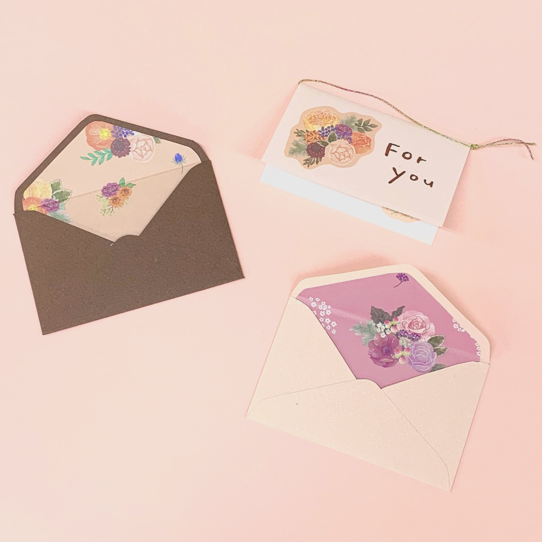 ジジ Rt Gaia Stationery クラシカルフラワーのデザインペーパーで ノートや封筒 メッセージカードをデコレーションしたり ギフトバッグを作ってみました 市販のラベルと合わせて デザインペーパーを使うと一気にオシャレ になります