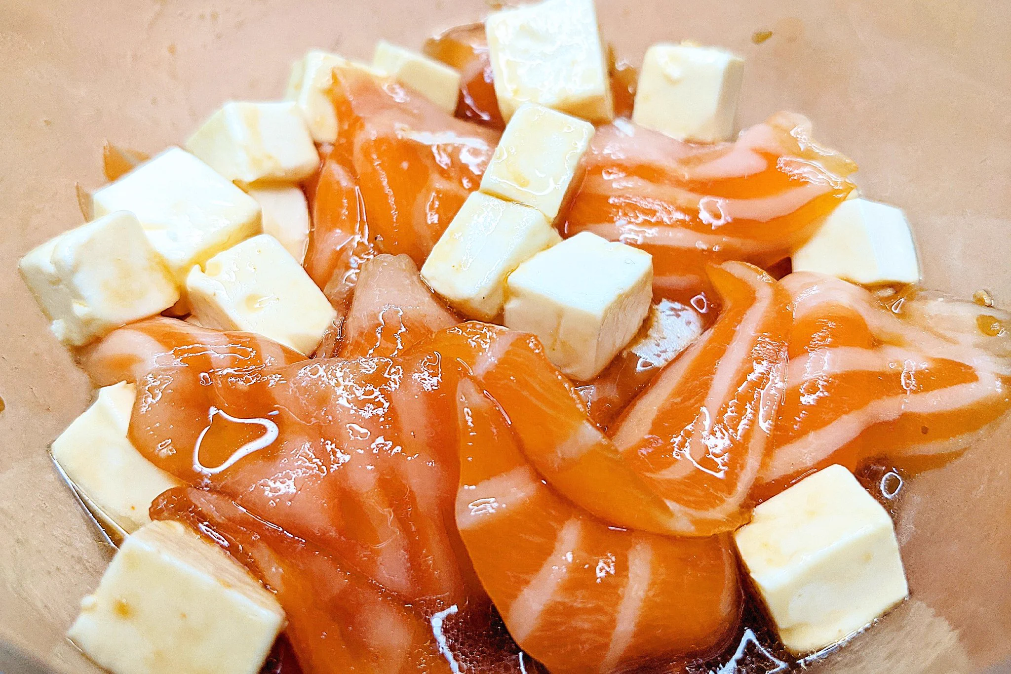 クリームチーズが良く合いそう！サーモンをより美味しく食べられそうな丼ものレシピ！