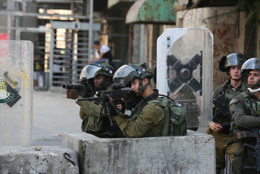 gazabehindscens's tweet photo. This morning, Israeli occupation forces broke into the occupied west bank and showered a school with tear gas canisters leaving many students and teachers suffocated. https://t.co/INjhmYgMz3