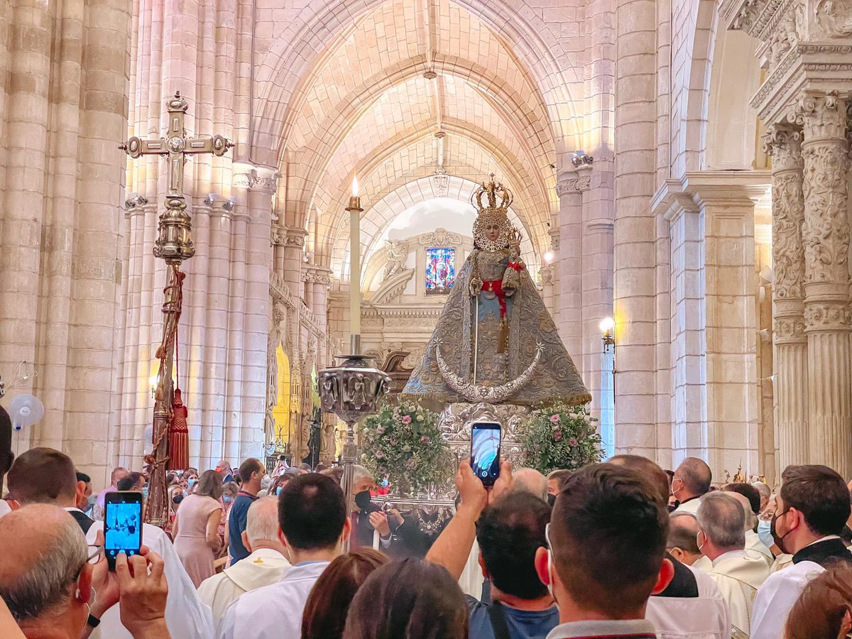💐Durante el día de hoy veneramos a Ntra. Sra. de la Fuensanta en la Catedral de #Murcia.🌺

¡Feliz #DíaDeLaRomería!
¡Viva la Virgen de la #Fuensanta!
¡Viva La #Morenica!

#FeriaDeMurcia #CulturaMurcia