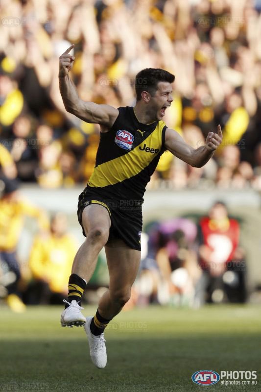 The greatest leader we’ve ever had. 

Thanks for the last 9 years Cotch.

#CaptainCotch