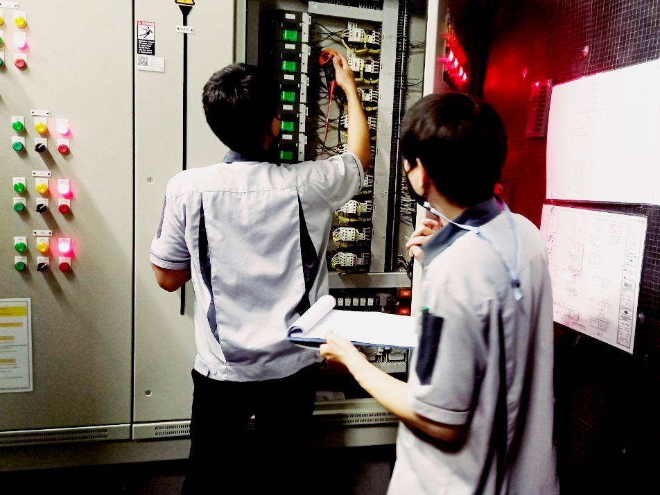 PlusPropertyTH's tweet photo. ทีม Plus Living Management มีการดูแลบำรุงรักษาระบบวิศวกรรมอาคารอย่างสม่ำเสมอ ซึ่งเป็นการช่วยยึดอายุการใช้งานของเครื่องจักร ลดความเสียหายจากการชำรุดขนาดใหญ่ ทำให้ช่วยประหยัดค่าใช้จ่ายในการซ่อมแซมอีกด้วยครับ🧰
#PlusProperty https://t.co/hTwsinYfIt